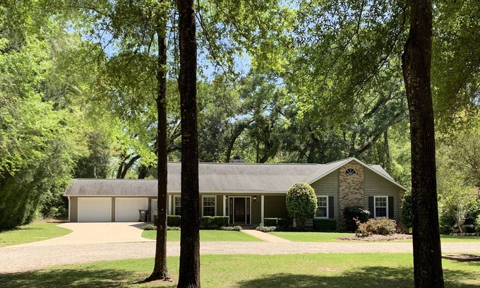 Fairhope House | “Home" in safe neighborhood with private SW pool under grand grand live oaks
