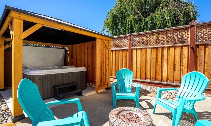 Windsor House | Home near golf course w/ hot tub