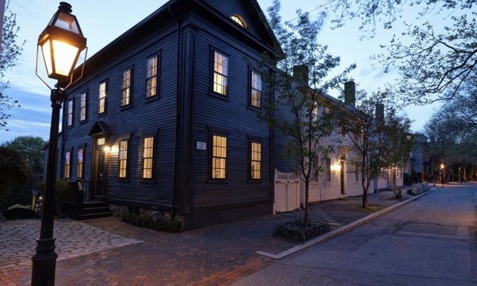 College Hill House | Home on Benefit Street minutes from Brown, RISD, downtown