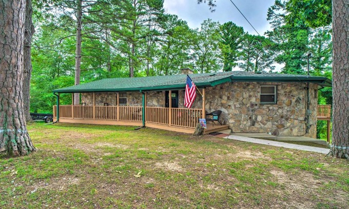 Dandridge House | Home on Douglas Lake - Fish and Kayak!