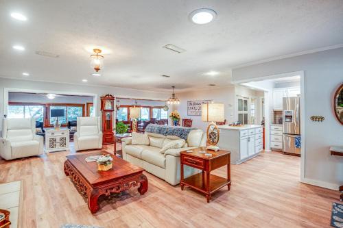 Putnam Hall House | Home on Lake Hutchinson with Dock!