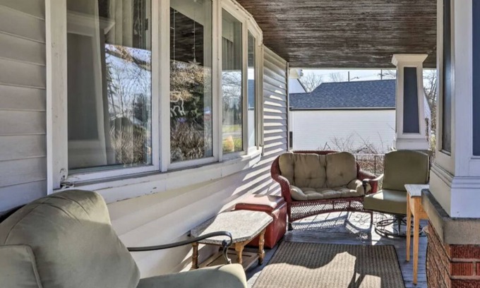 South Hills House | Home Pet friendly close to everything