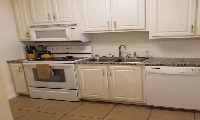 Eustis Apartment | Home with a view! Across from Lake Eustis