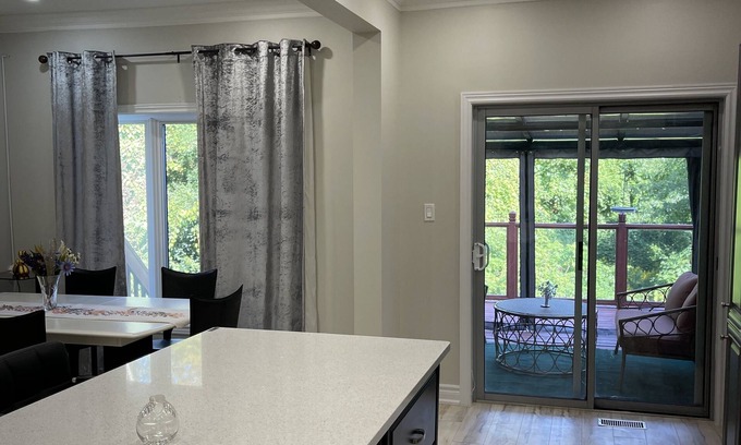 Newmarket House | Home with Park View on Yonge St Newmarket