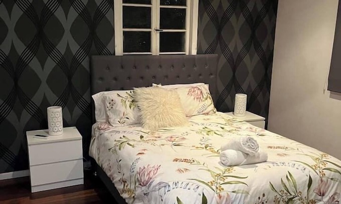 Currajong House | Homely Cottage Near It All