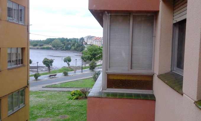 Cambre Apartment | Homerez - Appartement 5 km away from the beach for 4 ppl. with balcony at Cambre