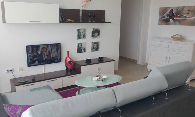 Dean Pequeno Apartment | Homerez - Apt in Riveira w/parking