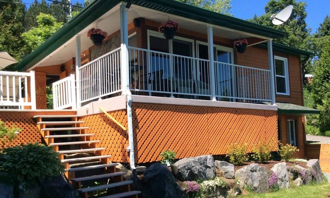 Mauricie Ski Chalet | Homerez - Chalet for 6 ppl. with jacuzzi, spa and garden at Sainte-Thècle