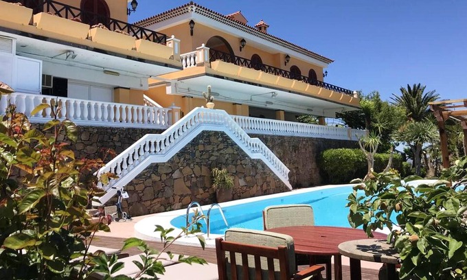 Tejeda House | Homerez - House for 8 ppl. with shared pool, garden and terrace at Tejeda