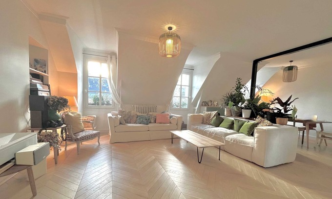 L'Europe Apartment | Homerez - Modern Apt in Paris, near Monceau