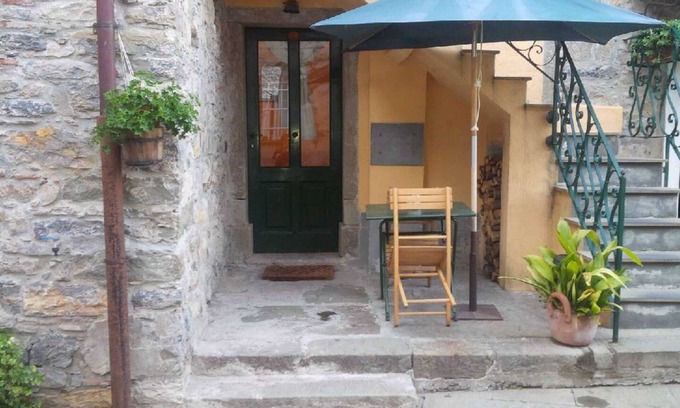Caste House | Homerez - Nice house for 4 ppl. with terrace at Casté
