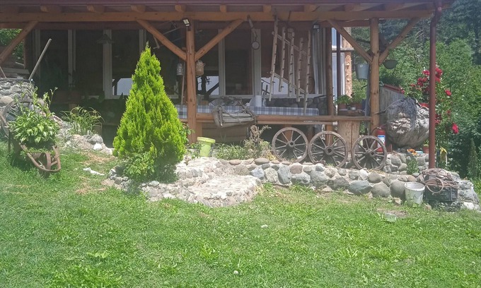 Vozuca House | Homerez - Spacious and Charming House in Vozuća with Large Garden