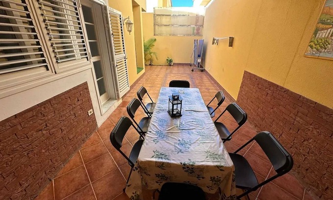 El Tablero House | Homerez - Spacious house near El Tablero with fenced garden