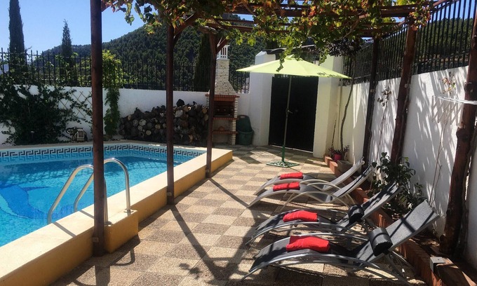 Conchar Villa | Homerez - Villa for 8 ppl. with swimming-pool, garden and balcony at Granada