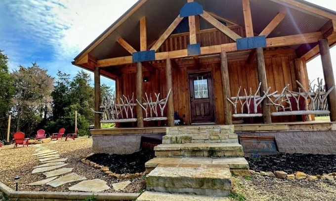 Newnata Cabin | Homestead cabin on the hill