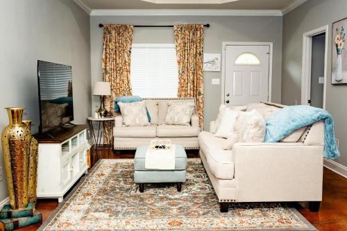 Broussard Apartment | Hometown Hideaway King Ste 6 mi to Sports Complex