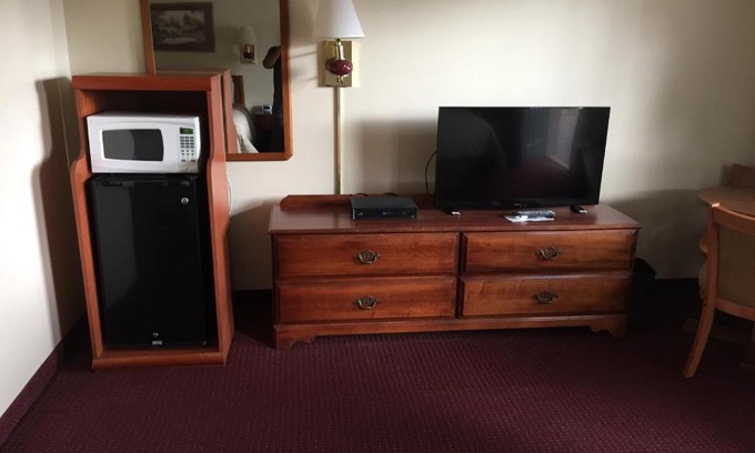 Morganfield Hotel | Hometown Inn Morganfield