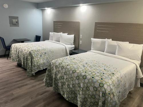 Athens Hotel | HomeTowne Studios by Red Roof Athens, TN