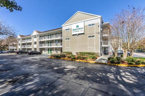 Casselberry Hotel | HomeTowne Studios by Red Roof Orlando - Casselberry