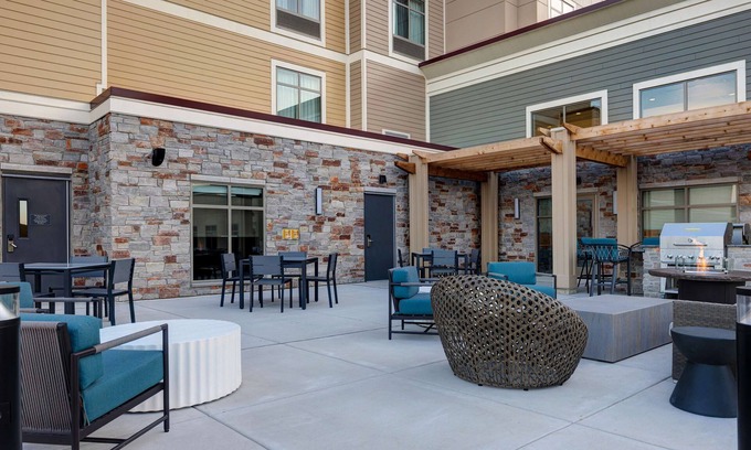 Oak Creek Hotel | Homewood Suites by Hilton Oak Creek Milwaukee