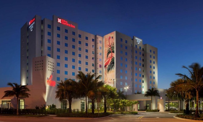 Ludlam Hotel | Homewood Suites by Hilton Miami Dolphin Mall