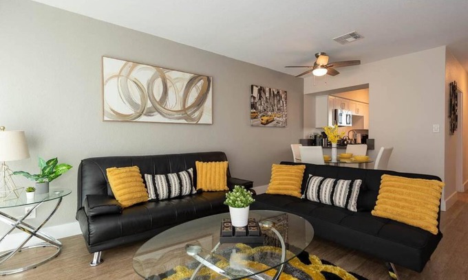 Birdland Apartment | Homey Modern 2BR-15min to Gaslamp, SeaWorld, Beach