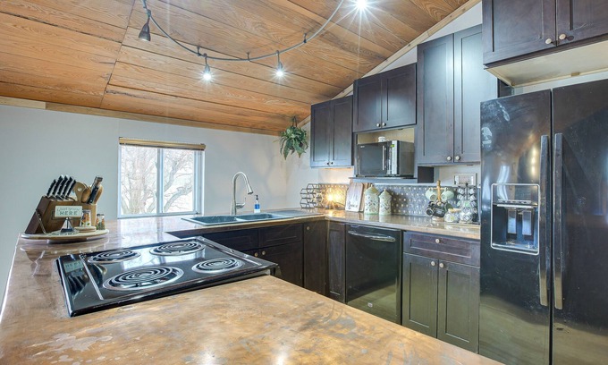 Galloway Cottage | Homey Ohio Getaway on Private 7-acre Farm!