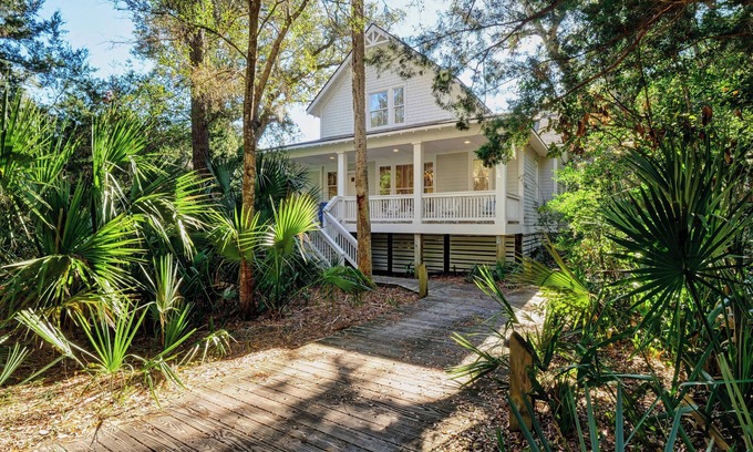 Bald Head Island House | Hondo's Hideaway-Precious Coastal Retreat close to everything!