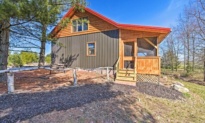 Nappanee House | Honey House Cabin - A Quiet Countryside Retreat!