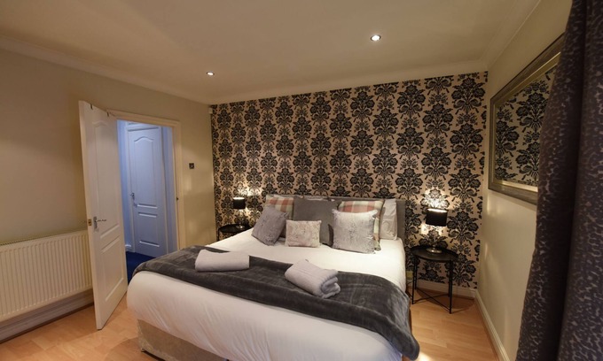 Chester House | Honeysuckle House