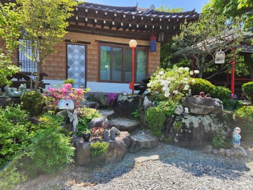 Hongcheon House | Hongcheon Yongho River Pension