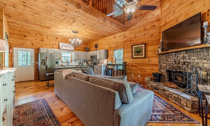 Sautee Nacoochee Cabin | Hoo`s There Hideaway | 2BR 2BA | Hot Tub | Pool Table | Jetted Tub | Fire Pit
