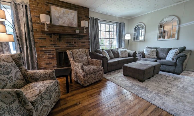 Marion House | Hook, Wine & Sinker - 2Bed/1Bath w Game Space and Extra Parking