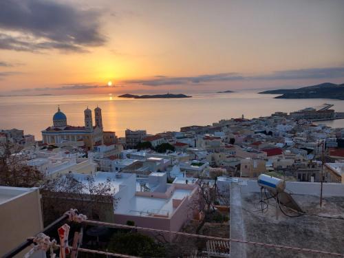 Ermoupoli Apartment | HorizonView Plakes