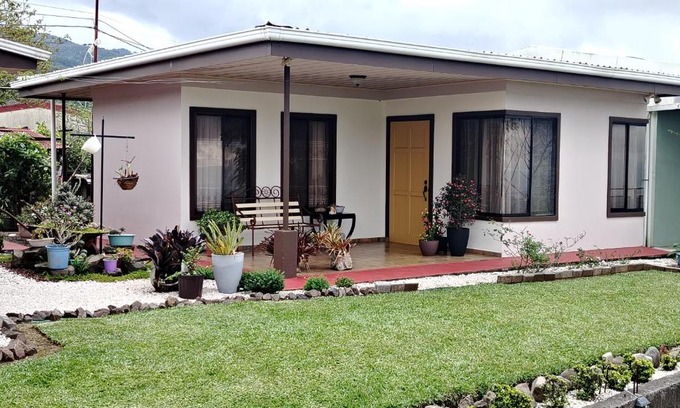 San Isidro de Grecia Apartment | Hospedaje con relajante Vista