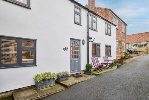 Kirkbymoorside House | Host & Stay - Anvil Cottage