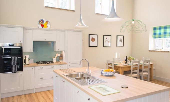 Irstead House | Host & Stay - Boathouse Barn