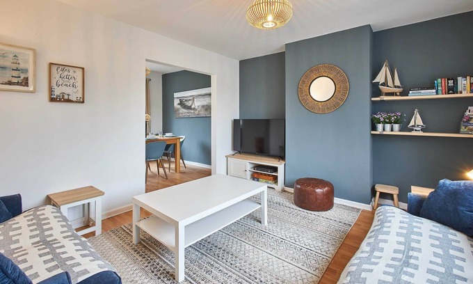 Longhoughton House | Host & Stay | Crab Cottage