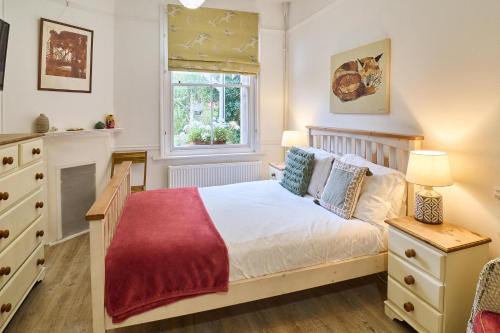 Canterbury House | Host & Stay - The Cabin
