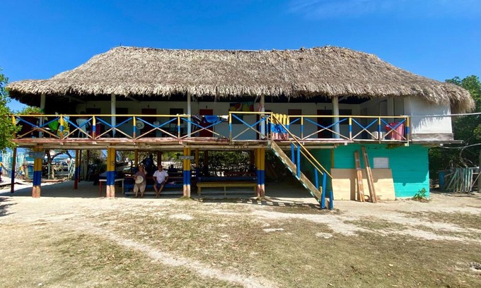 Isla Tintipan Hotel | Hostal Doña Aura