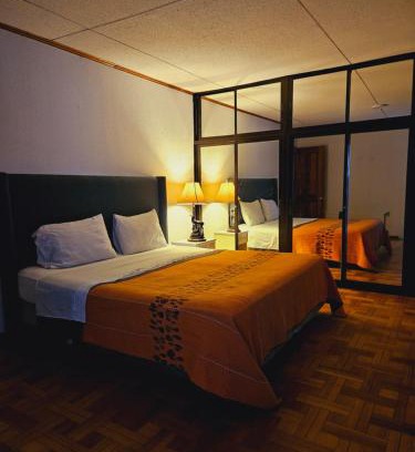 Los Angeles House | HOSTAL MONTESOL