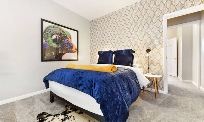 Lawrenceville House | ★ HostWise Stays ★ 4 Blocks From UPMC Children's