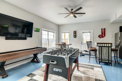 Branson House | Hot Tub and Game Room! Secluded Branson Escape