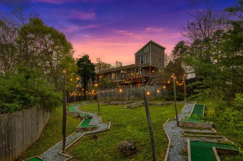 Kodak House | Hot Tub and Mini Golf Mtn-View Haven in Kodak!