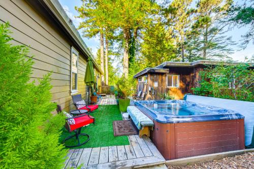 Fort Bragg House | Hot Tub and Views Secret Garden Fort Bragg Cabin