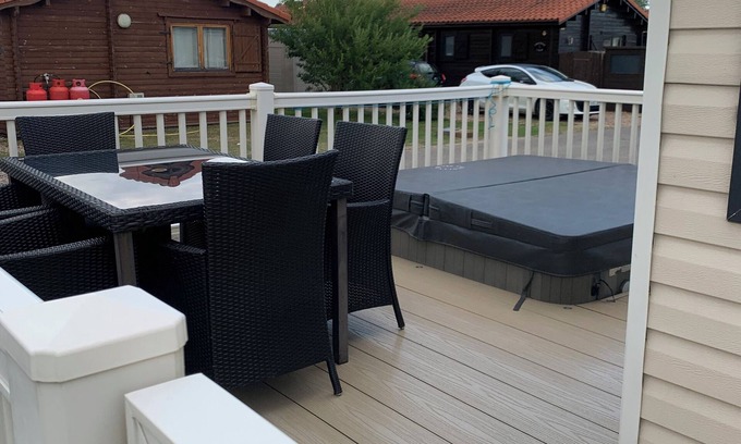 Dogdyke House | Hot tub breakaway with Castle view