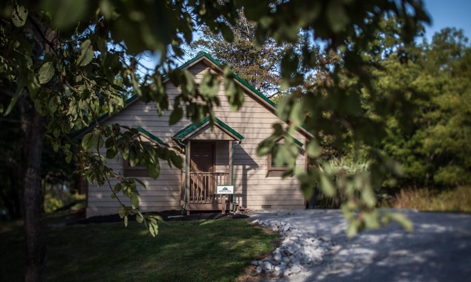 Carbondale Cabin | Hot Tub Cabin- In the Heart of Shawnee Wine Trail