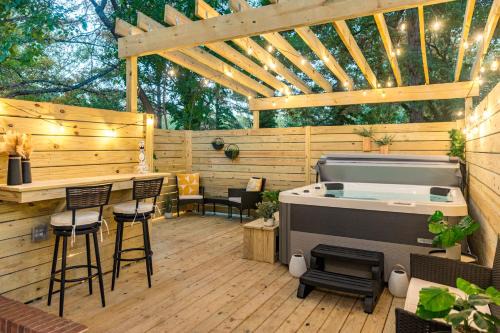 Southeast Raleigh House | Hot Tub Fire Pit 4BR Oasis