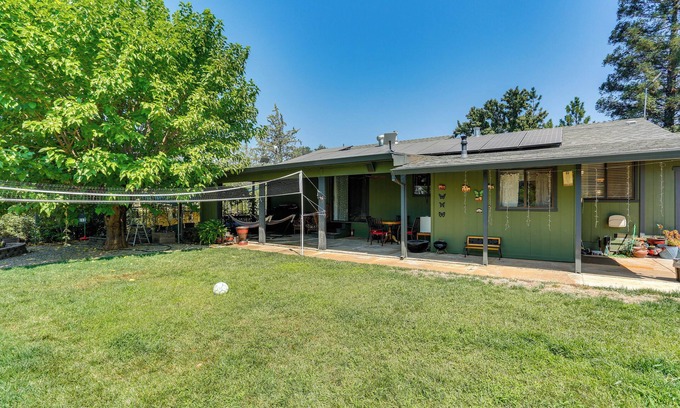 Redding House | Hot Tub & Horse Boarding on 3 Acres in Redding!