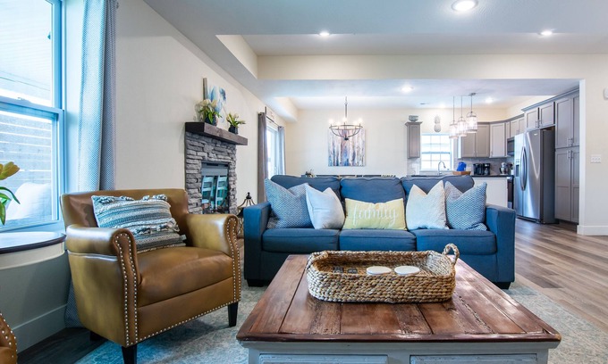 Hollister House | Hot tub, Indoor pool, Fire pit, Dog-friendly | Pineapple Bungalow